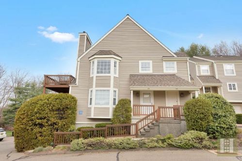 914 Foxboro Dr, Norwalk, CT 06851-1159