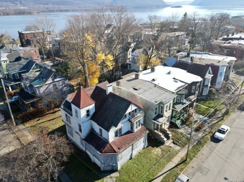 52 Liberty St, Newburgh NY  12550-4911 exterior