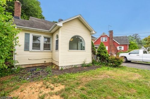 16 Dayton Cres, Bernardsville NJ  07924-2704 exterior