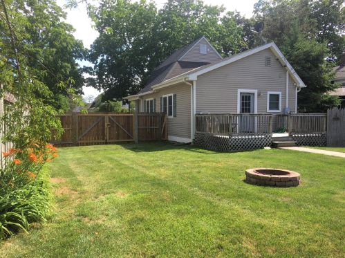 1035 Pleasant St, Lake Geneva, WI 53147-1101