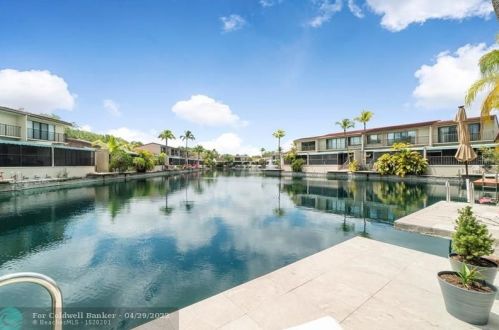 8288 Dundee Ter, Hialeah FL  33016-1405 exterior