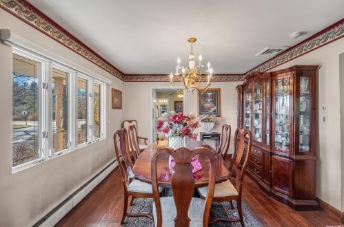 33 Lorijean Ln, Elwood NY  11731-4118 exterior