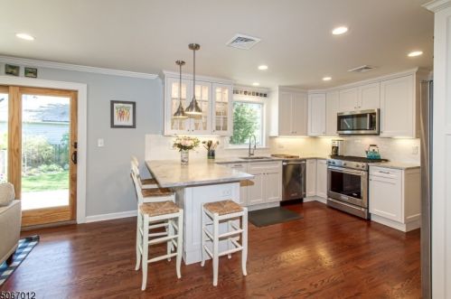 416 Manor Ave, Cranford NJ  07016-2036 exterior