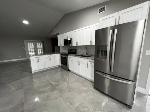 1310 Bellevue Ave, Fort Pierce FL  34953-1209 exterior