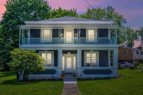 1626 Middle Rd, Glenshaw, PA 15116-3136