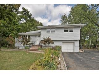 16 Crane Ter, Wayne, NJ 07470-3411