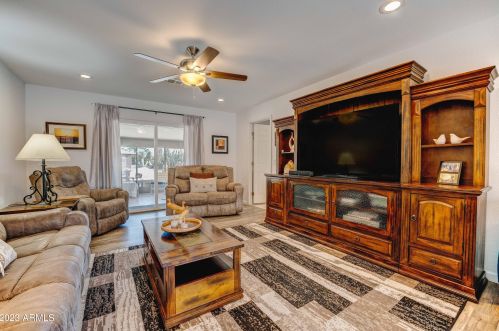 9307 Glen Oaks Cir, Sun City, AZ 85351-1407