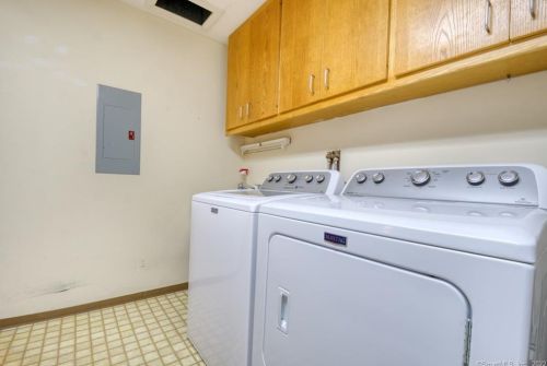 139 Wyneding Hill Rd, Manchester CT  06040-6608 exterior