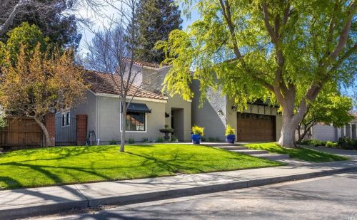 424 Stanford St, Vacaville CA  95687-4653 exterior