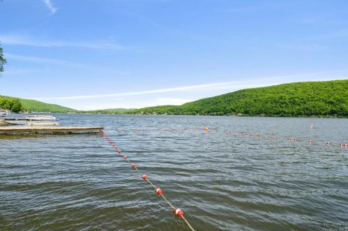 202 Brook Trl, Greenwood Lake, NY 10925-4212