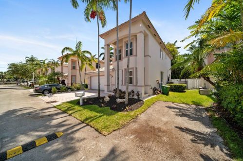 211 15th St, Dania Beach FL  33004-4244 exterior