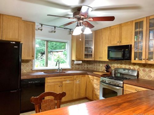 646 Branchville Rd, Ridgefield CT  06877-6128 exterior