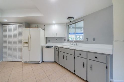 2446 Orangepointe Ave, Palm Harbor, FL 34683-3146