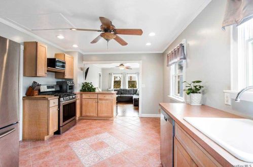 230 1st St, Nassau Point, NY 11935-1404