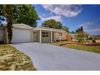 1031 Clairborne St, Tarpon Springs, FL 34690-5936