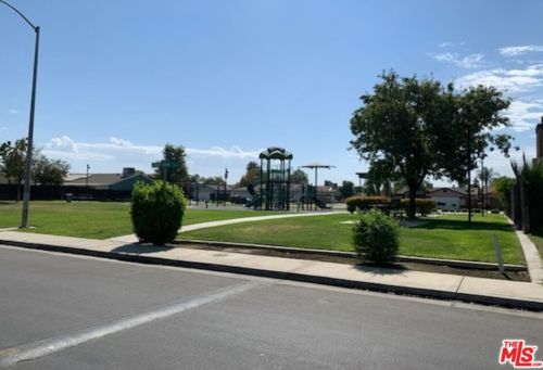 5312 Windy Peak St, Bakersfield, CA 93307-7668