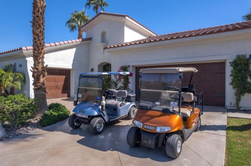 56430 Muirfield Vlg, La Quinta CA  92253-7648 exterior
