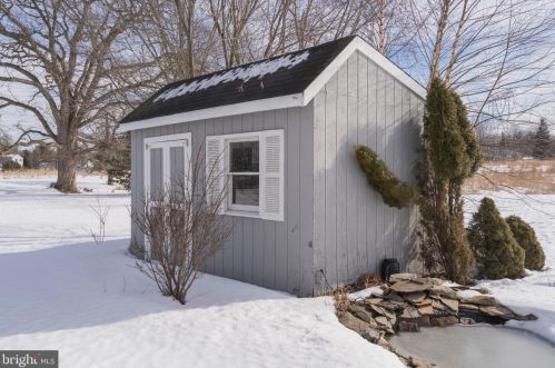 1162 Horseshoe Dr, Blue Bell PA  19422-1947 exterior