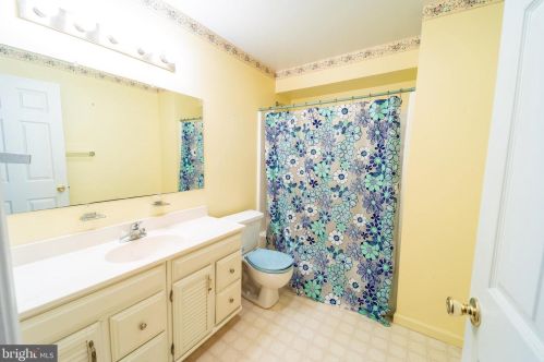 20 Gideon Ln, Falling Waters WV exterior