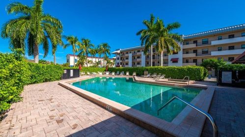 801 River Point Dr, Naples FL  34102-3453 exterior