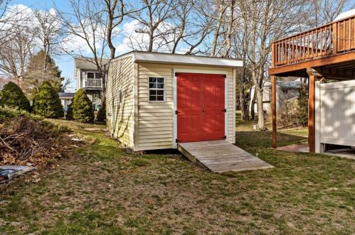 105 Nepaug Rd, South Kingstown RI  02882-2303 exterior