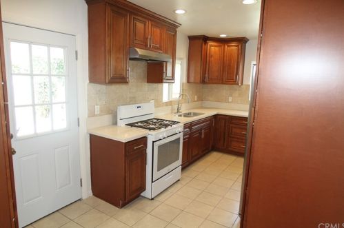 2735 Warwood Rd, Lakewood CA  90713-3137 exterior