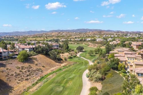 25408 Eagle Ln, Santa Clarita, CA 91381-0672