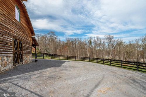 3714 Mountain Rd, Haymarket VA  20169-1739 exterior