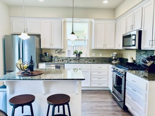 1670 Panorama Dr, Hollister, CA 95023-8135