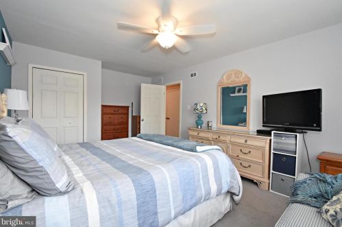 1109 Harbour Dr, Palmyra NJ 08065-2218 exterior