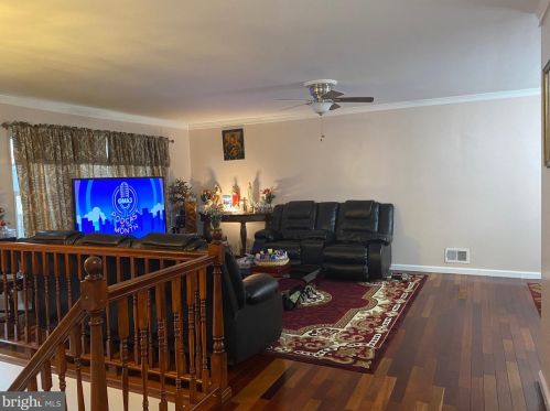 113 Borman Ave, Avenel NJ  07001-2106 exterior