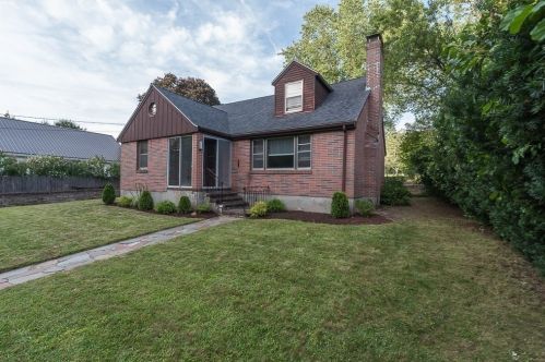 9 Nelson St, Hopedale, MA 01747-1914