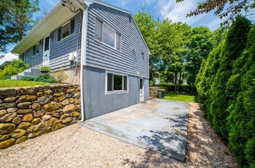 46 King Philip Rd, South Kingstown RI  02882-1102 exterior