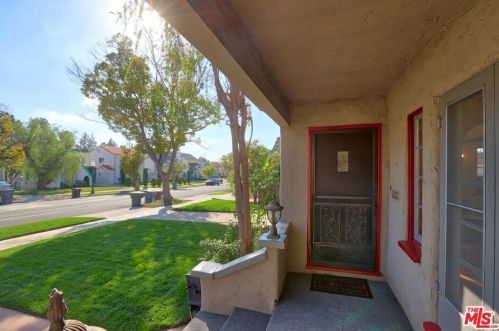 913 Glenoaks Blvd, Glendale, CA 91202-2725