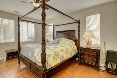 9872 Winkle Cir, Elk Grove CA  95757-6276 exterior