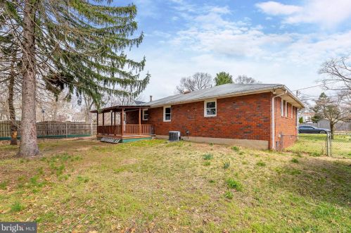 302 Delaware Ave, West Deptford NJ  08063-1015 exterior