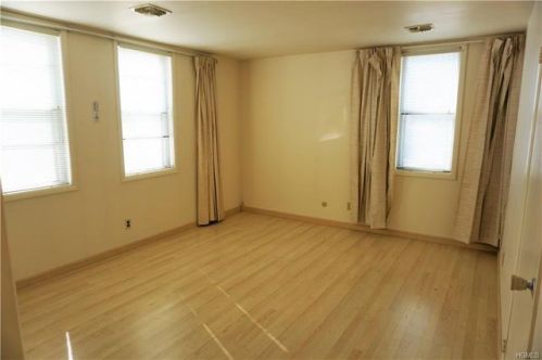 124 Admiral Ln, Bronx, NY 10473-2483