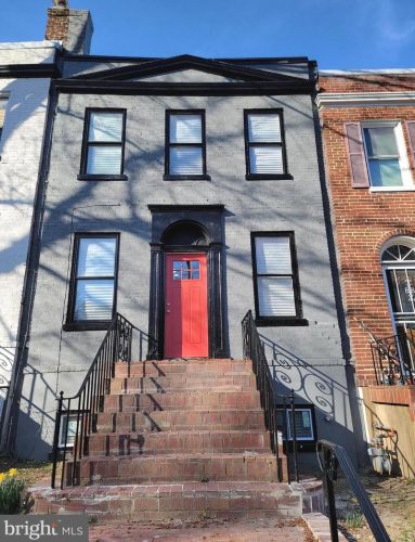 202 Adams St, Washington, DC 20002-1116