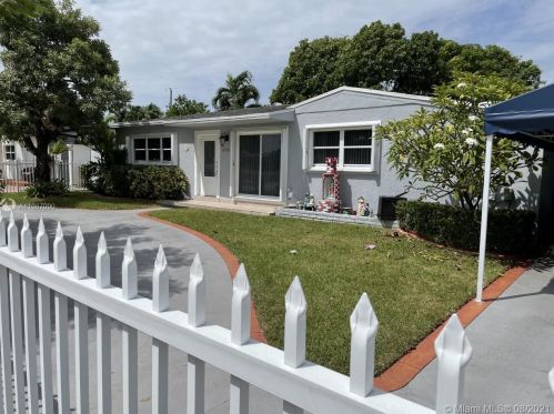 6550 8th Ln, Hialeah, FL 33012-6426
