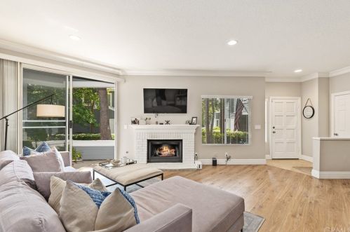 148 Woodburne, Newport Beach, CA 92660-4250