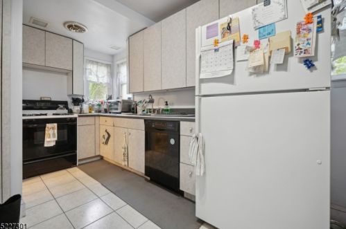 158 Norway Ln, South Plainfield NJ  07080-2810 exterior