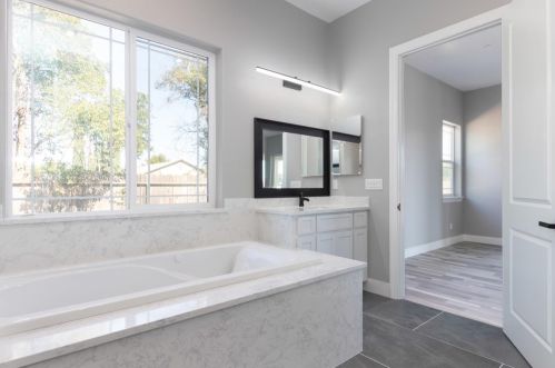 126 Mylnar Ave, Manteca CA  95336-4908 exterior