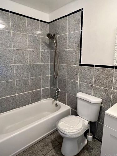 11 Silo Ln, Middletown NY  10940-2603 exterior