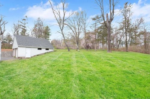 124 Park Dr, Kensington CT  06037-3815 exterior