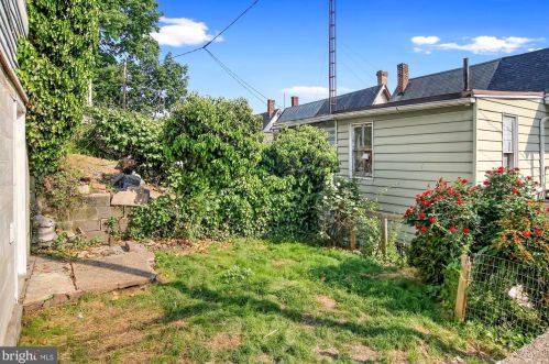 112 3rd St, Harrisburg PA  17113-2209 exterior