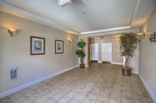 806 Brook Hollow Dr, Whippany, NJ