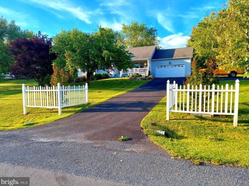 15 Rebecca Trl, Charnita, PA 17320-8185