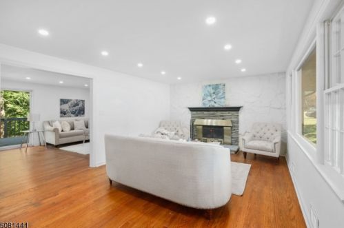 6 Exeter St, Greystone Park, NJ 07950-3018