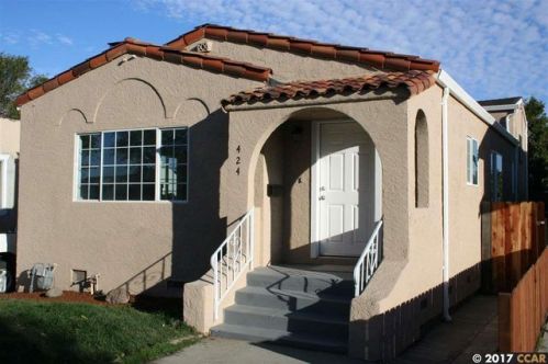 424 9th St, West Pittsburg, CA 94565-2412