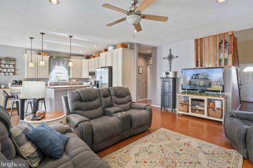 52 Oak Crest Dr, Richmond National Battlefiel VA  22835-1579 exterior